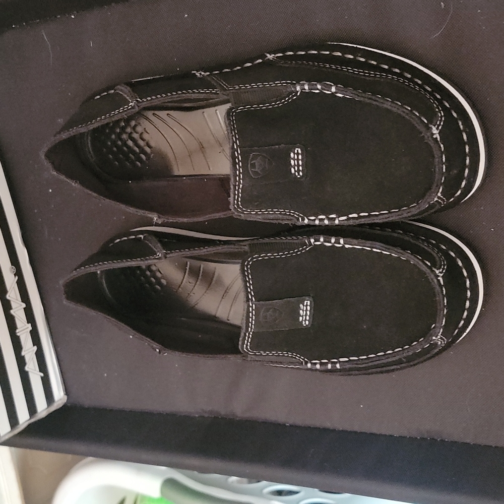 Ariat shoes size 8